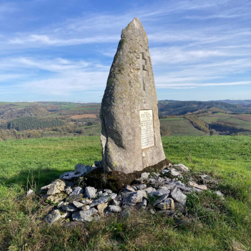 La stèle du maquis de Vabre, commémorant l'attaque de La Roque, Lacado et Virgule, dans le Tarn.